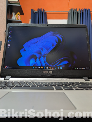 ASUS VivoBook 15 (Core i7 8th Gen, 16GB RAM, 1TB SSD)